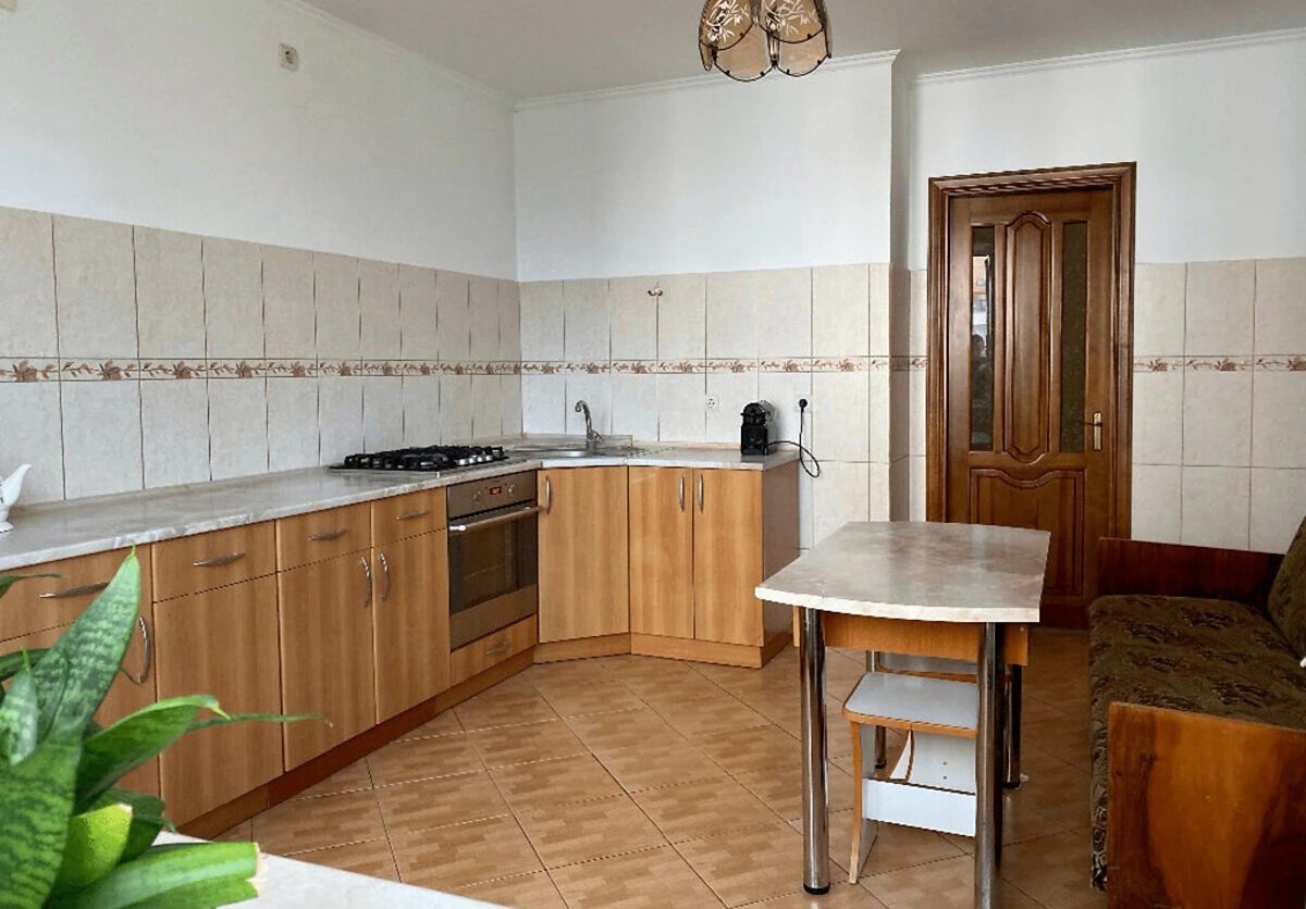 Apartments for sale. 2 rooms, 80 m², 5th floor/7 floors. Chaykovskoho A. vul., Ternopil. 
