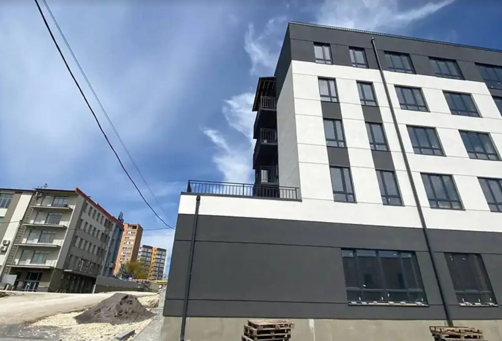 Apartments for sale. 1 room, 46 m², 5th floor/5 floors. Petrykov. 