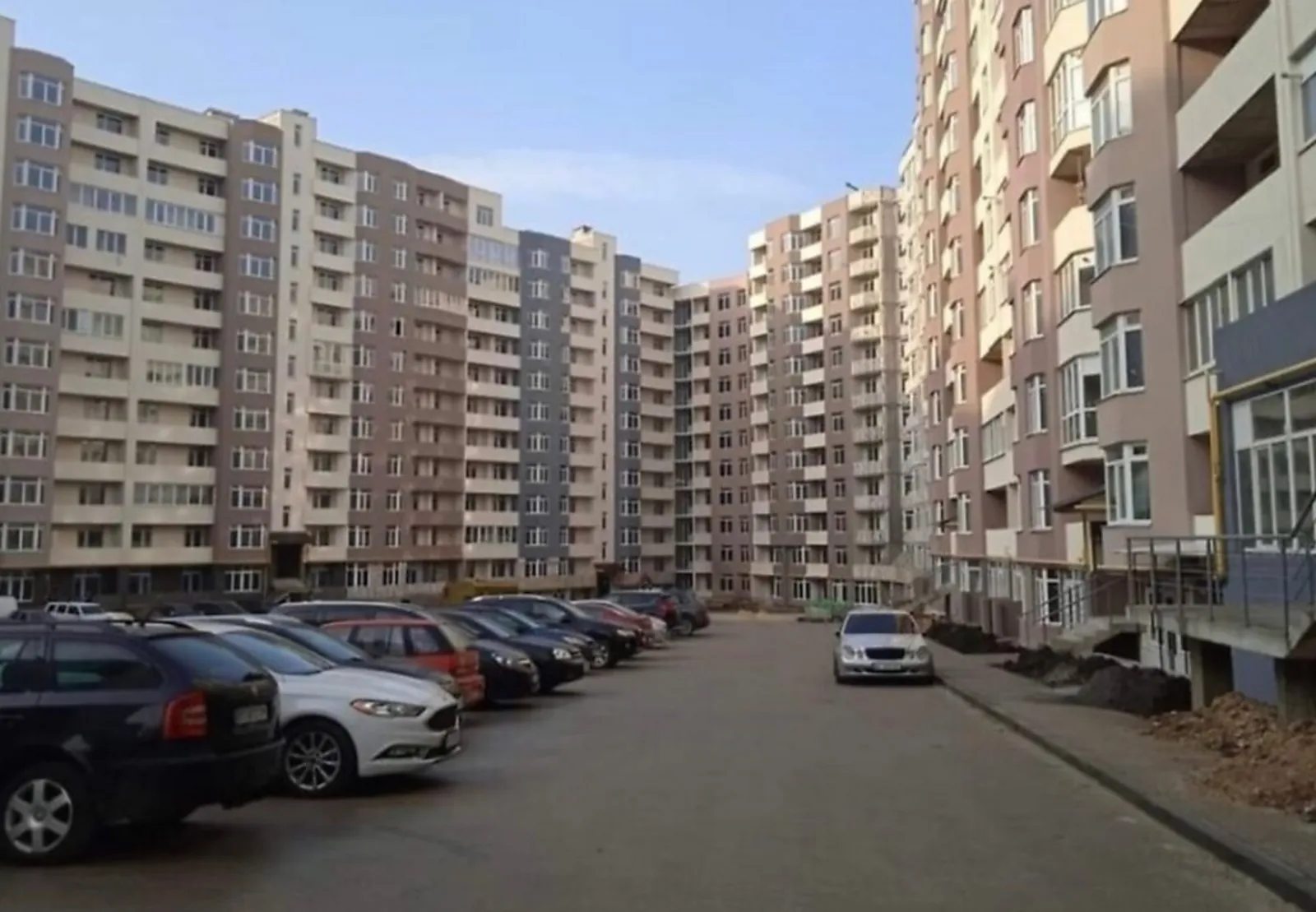 Продаж квартири. 2 rooms, 77 m², 1st floor/11 floors. Бам, Тернопіль. 