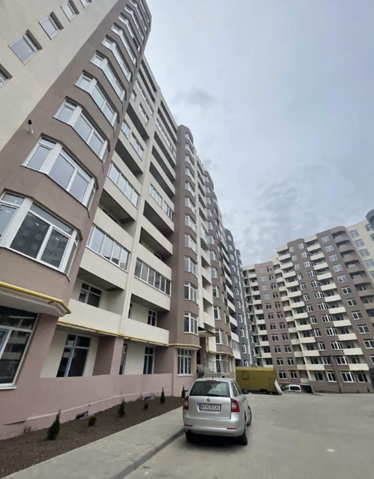 Apartments for sale. 2 rooms, 77 m², 1st floor/11 floors. Bam, Ternopil. 