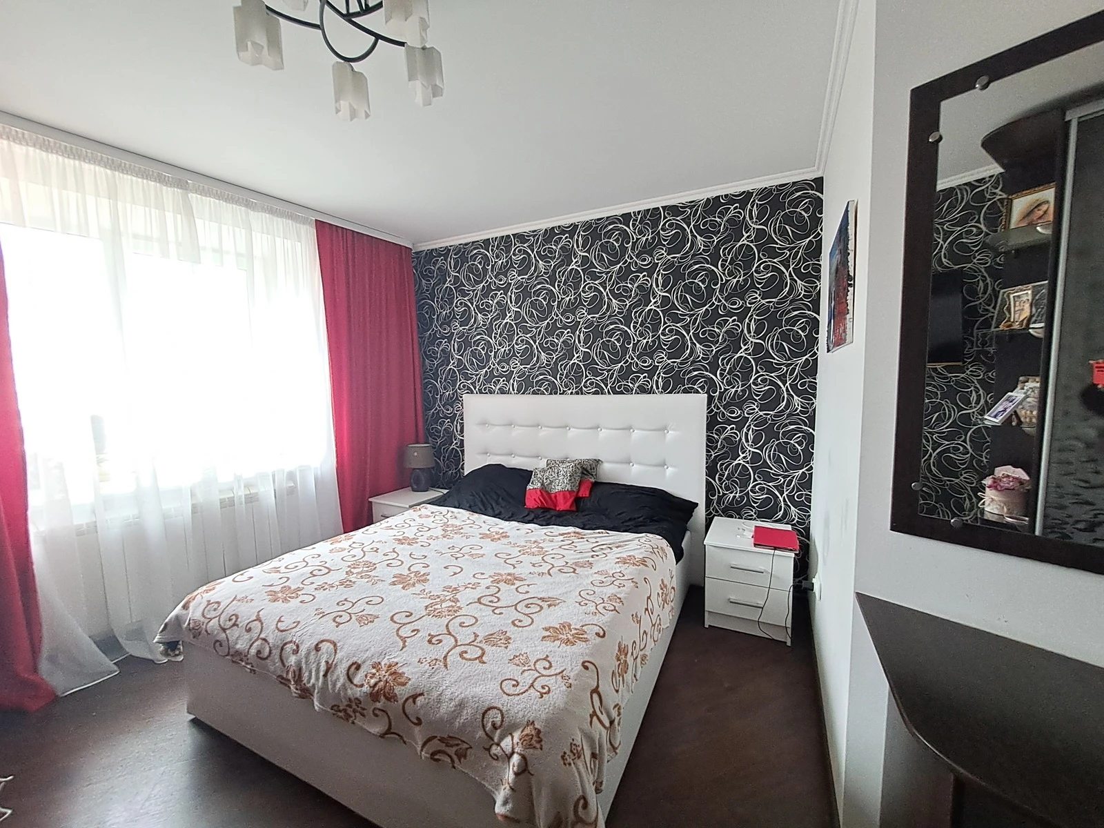Apartments for sale. 3 rooms, 90 m², 5th floor/9 floors. Alyaska, Ternopil. 