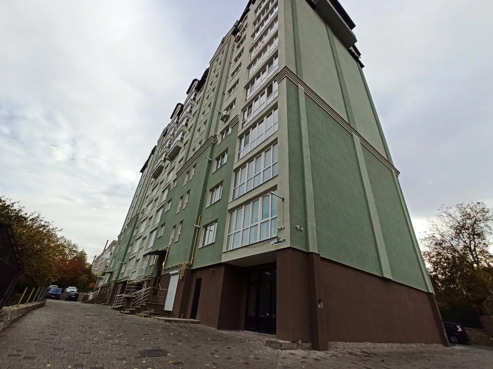 Apartments for sale. 3 rooms, 977 m², 2nd floor/10 floors. Hlyboka vul., Ternopil. 