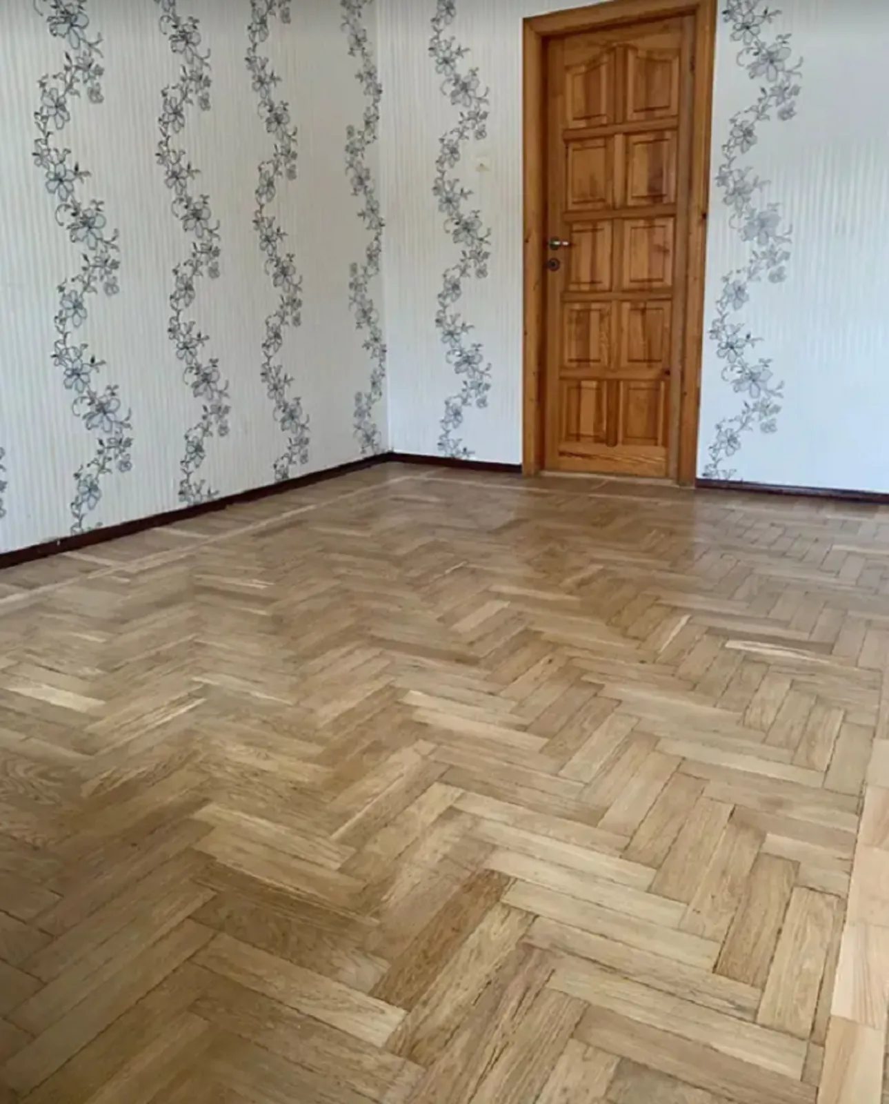 Apartments for sale. 3 rooms, 76 m², 1st floor/5 floors. Staryy park, Ternopil. 