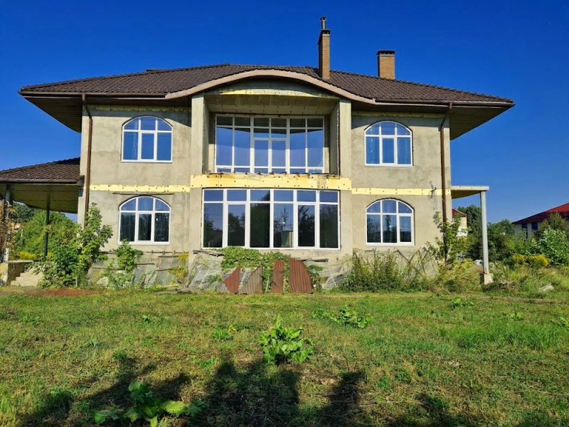 House for sale. 9 rooms, 730 m², 3 floors. 1, Sobornaya Voroshylova, Yvankovychy. 