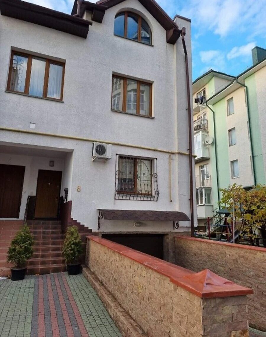 Продаж будинку 214 m², 4 поверхи. Березова вул., Тернопіль. 