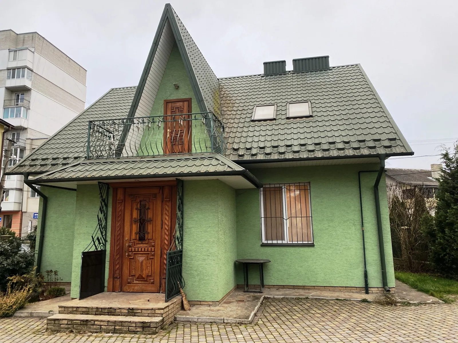 Продається будинок поблизу центра Тернополя.