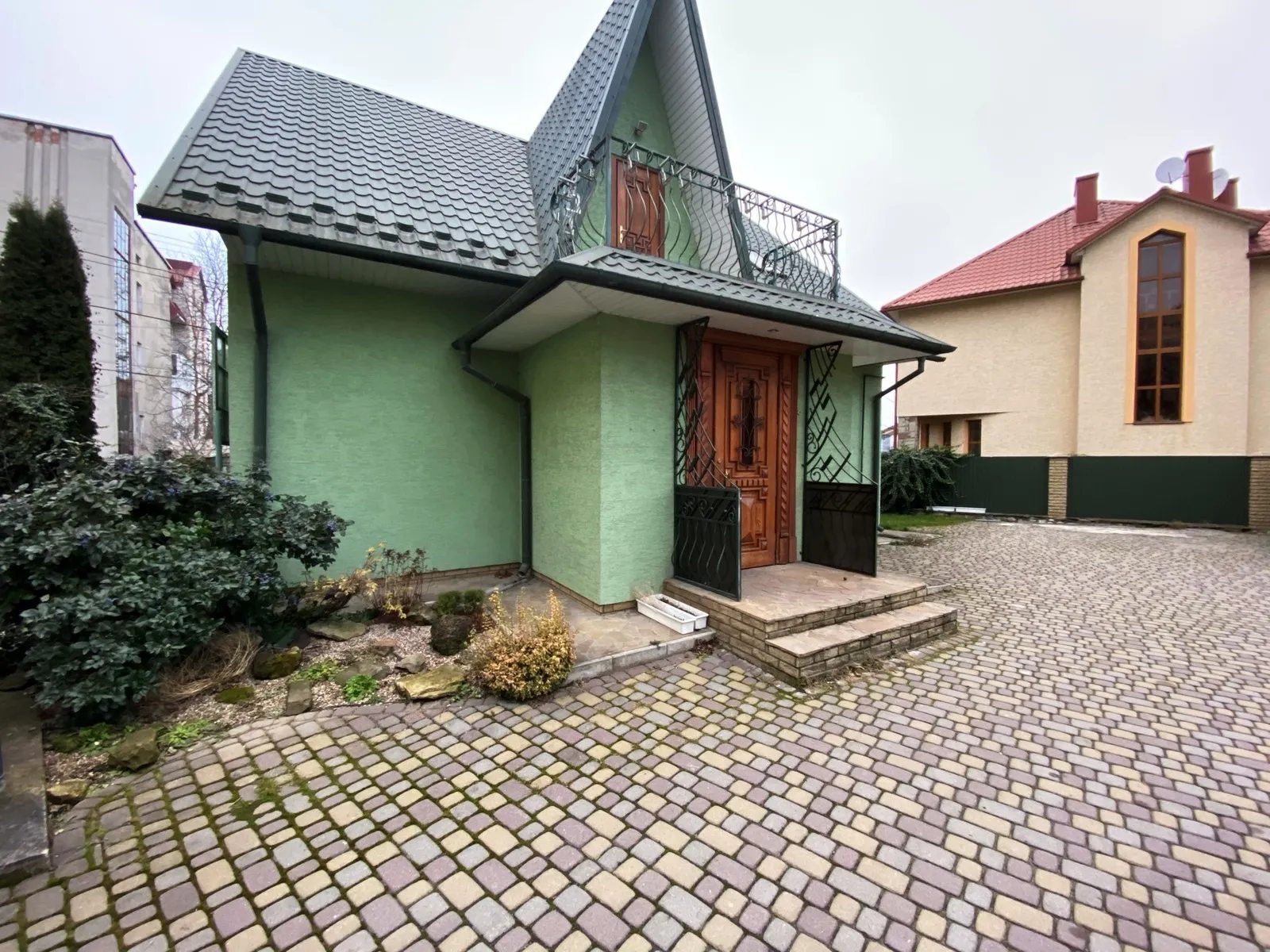 Продається будинок поблизу центра Тернополя.