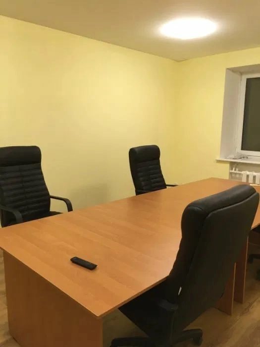 Office for sale. 9 rooms, 330 m², 4th floor. Lyteynaya, Dnipro. 