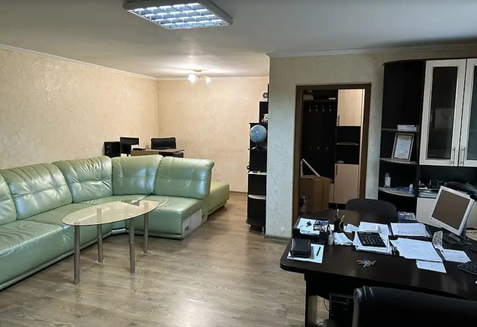 Apartments for sale. 1 room, 44 m², 1st floor/5 floors. Tsentr, Ternopil. 
