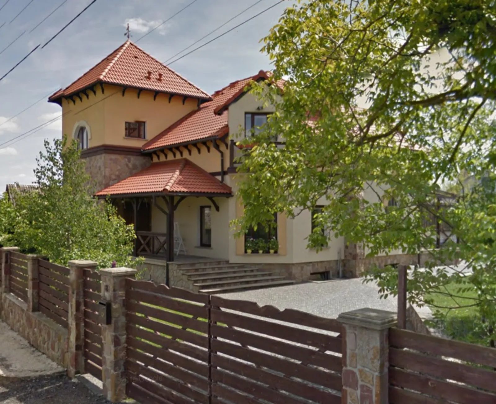 House for sale. 360 m², 2 floors. Kutkovtsy, Ternopil. 