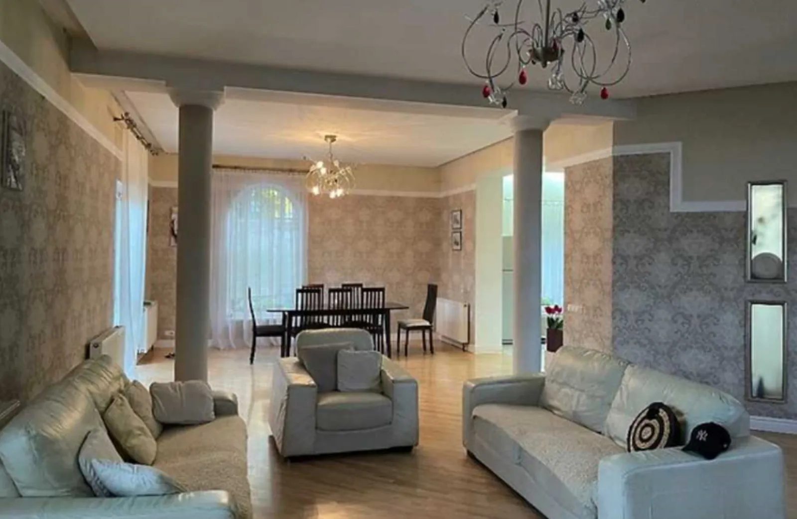 House for sale. 360 m², 2 floors. Kutkovtsy, Ternopil. 