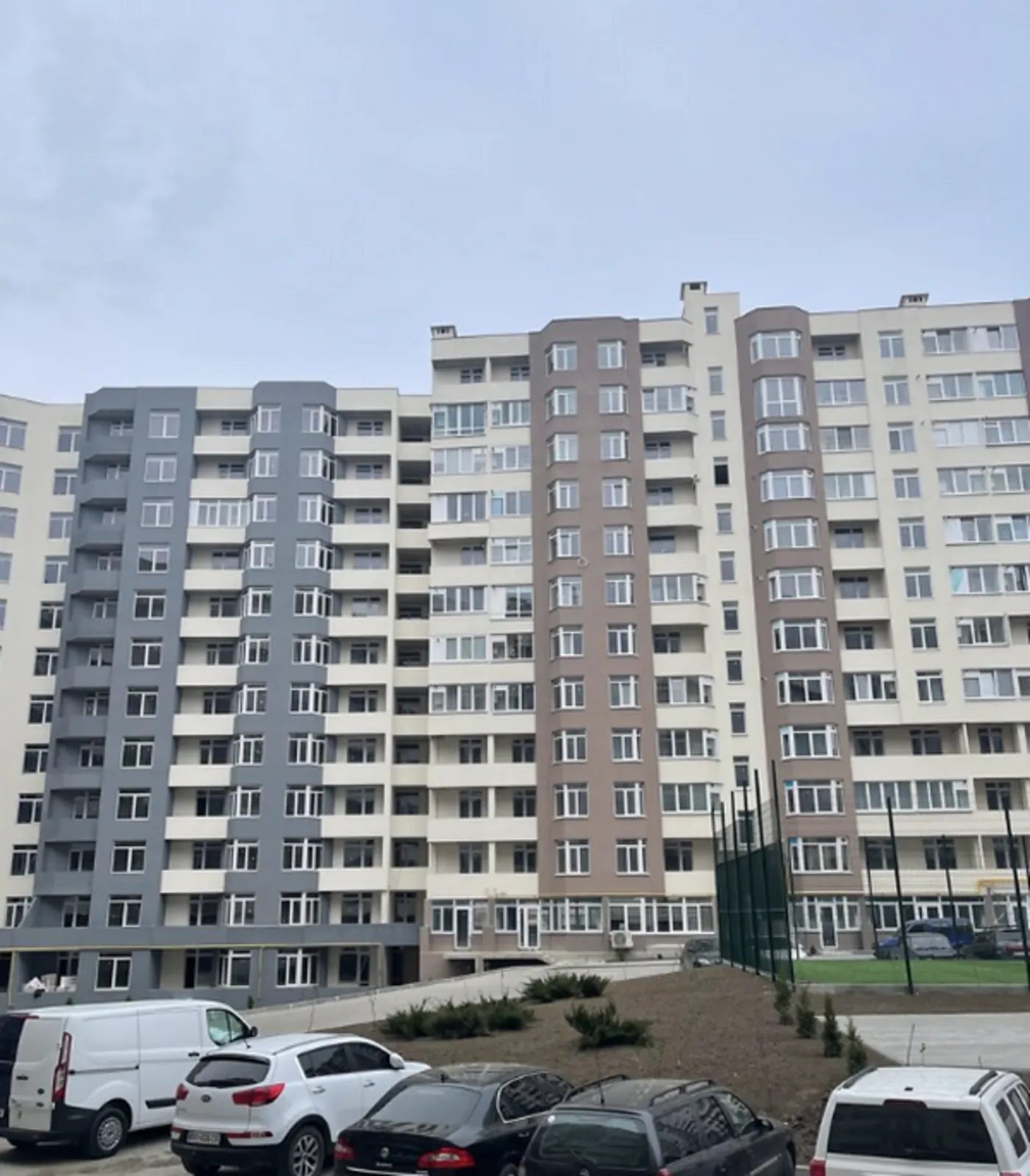 Продаж 2к квартири 57 кв. м на вул. Київська