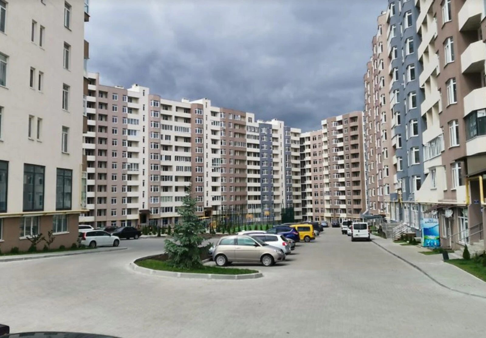 Продаж 2к квартири 75 кв. м на вул. Київська