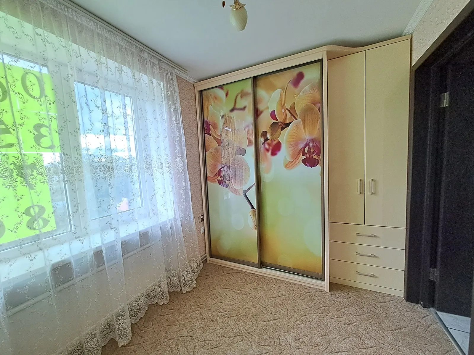 Apartments for sale. 4 rooms, 77 m², 5th floor/5 floors. Nalyvayka S. vul., Husyatyn. 