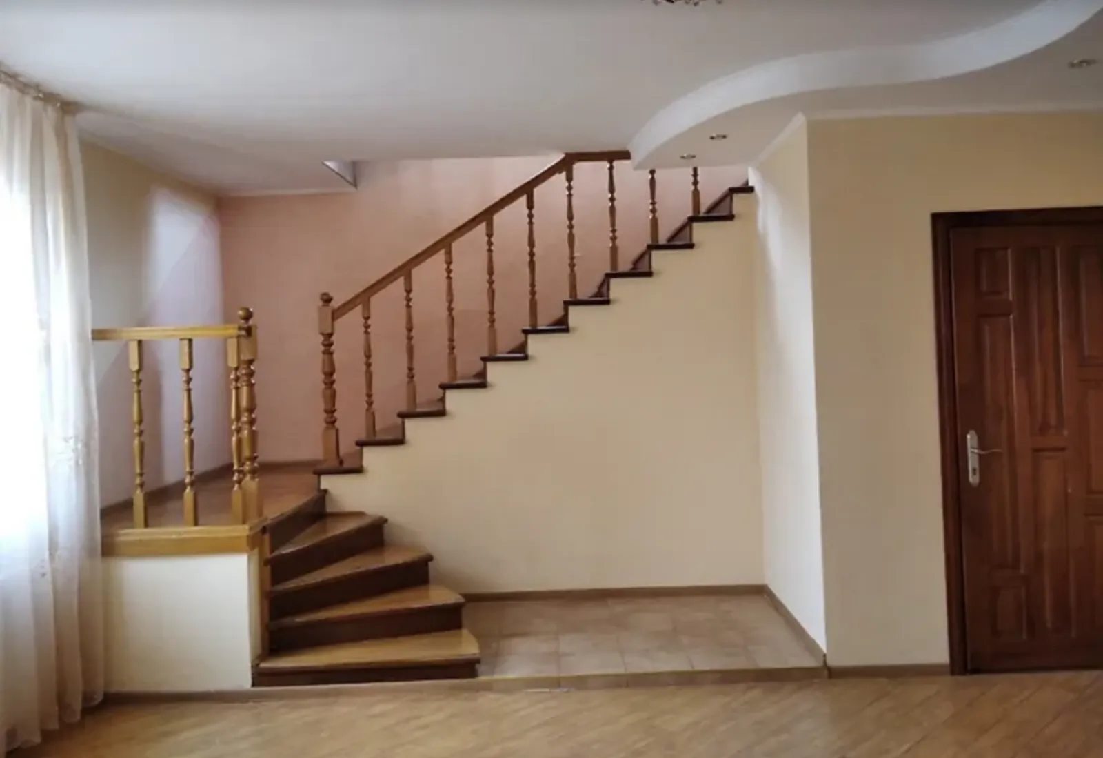 Продаж 2 поверхового будинку з балконом і ділянкою на 8 соток, 170 кв. м, 5 кімнат, Петриків