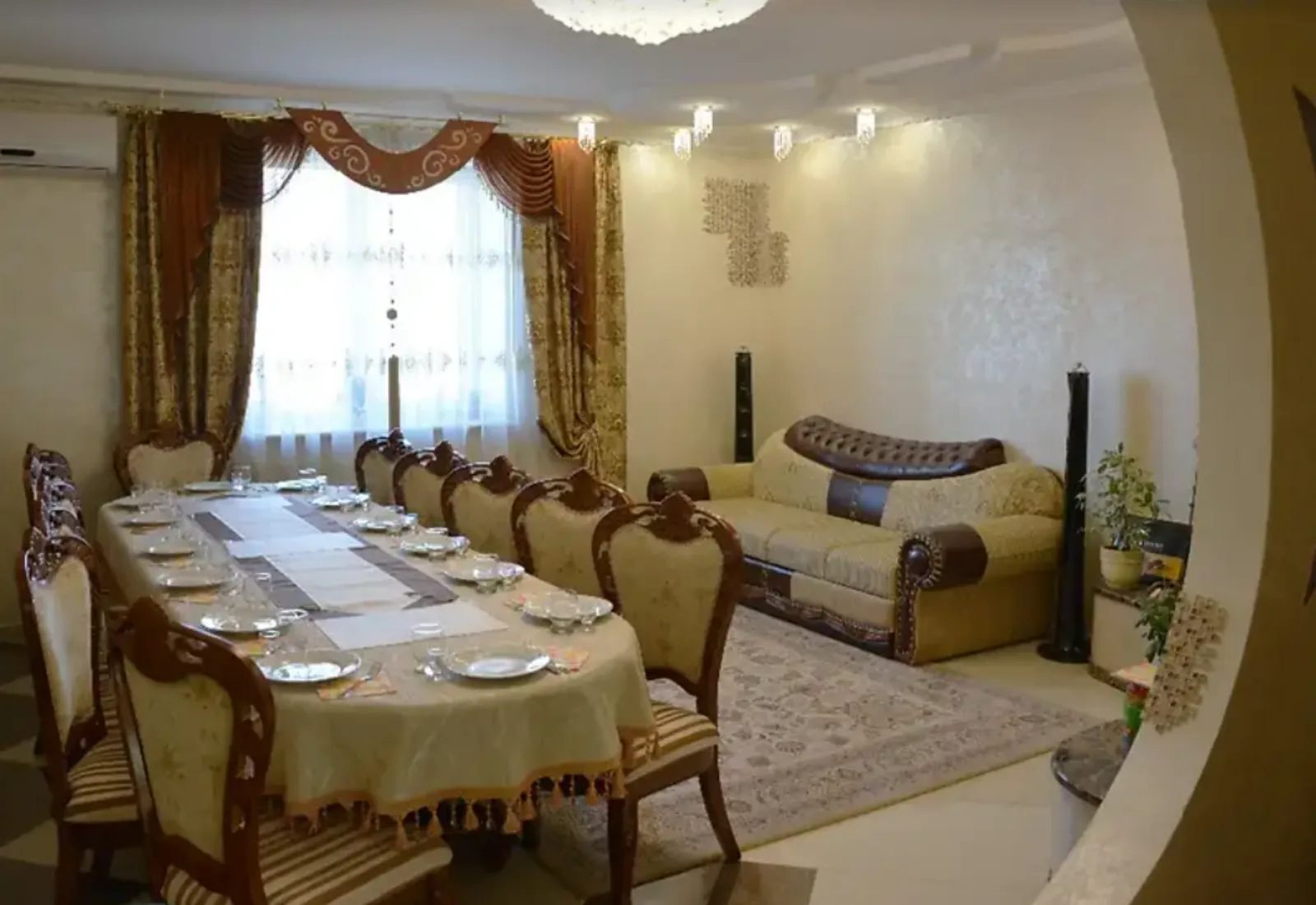 House for sale. 230 m², 3 floors. Vostochnyy, Ternopil. 