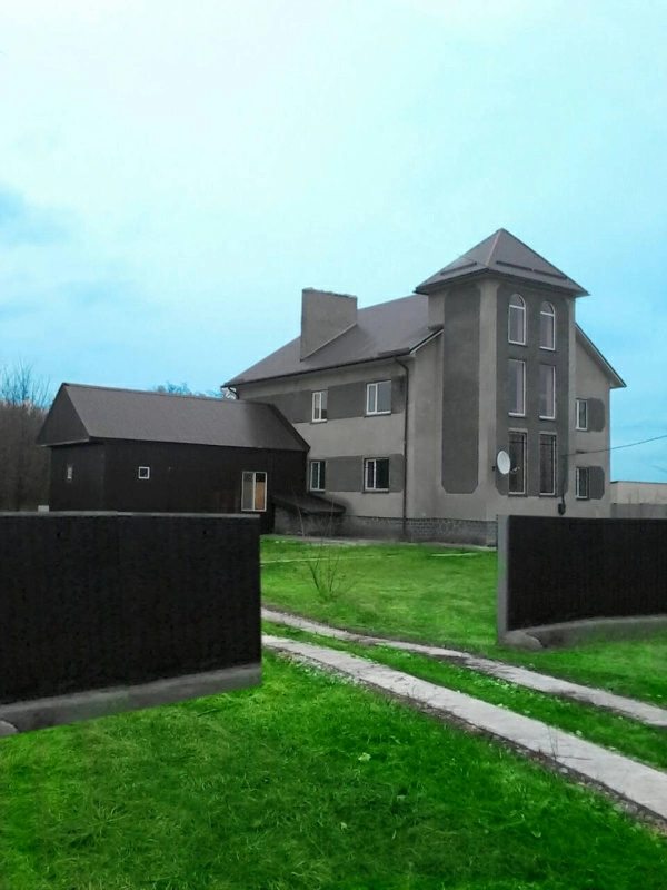 House for sale. 16 rooms, 470 m², 3 floors. 3, Sovkhoznaya, Dnipro. 