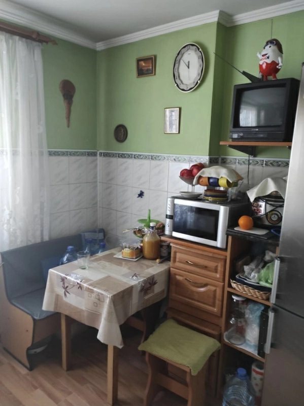 Apartments for sale. 3 rooms, 73 m², 3rd floor/4 floors. 14, Khoryva 14, Kyiv. 
