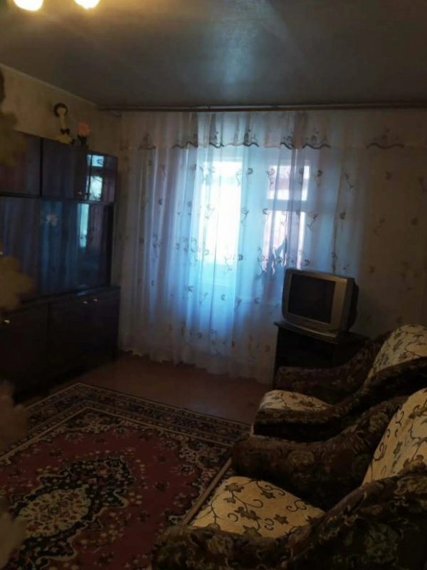 Apartments for sale. 3 rooms, 67 m², 4th floor/9 floors. 12, Geroyiv Stalingrada 12, Kyiv. 