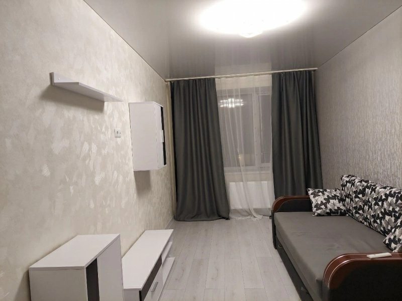 Продаж квартири. 1 room, 42 m², 3rd floor/10 floors. 11, Григория Сковороды, Ірпінь. 