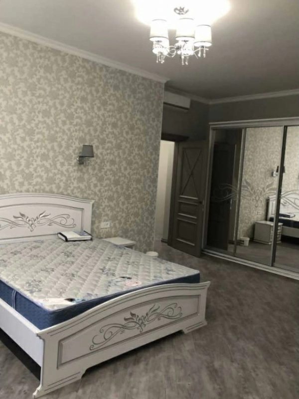 Продаж квартири. 2 rooms, 73 m², 8th floor/9 floors. 3, Набережно-Рыбальская ул., Київ. 