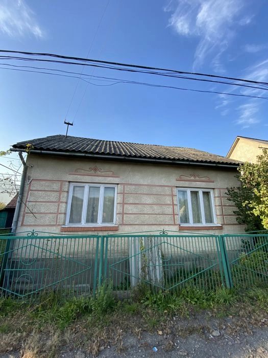 House for sale. 3 rooms, 93 m², 1 floor. Tsentralnaya, Khust. 