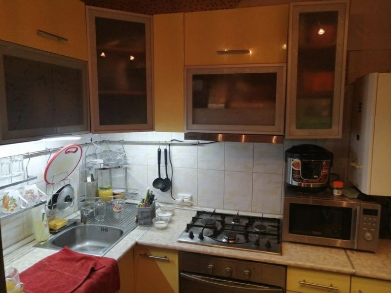 Apartments for sale. 3 rooms, 50 m², 2nd floor/2 floors. 28, Lenina 28, Kyiv. 