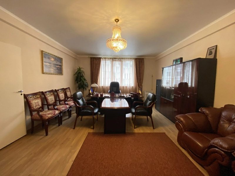 Office for sale. 1825 m², 1st floor/2 floors. Akademyka Koroleva ul., Odesa. 
