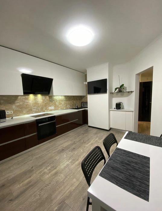 Здам квартиру. 1 кімната, 60 m², 24 поверх/24 поверхи. 33, Осіння 33, Київ. 