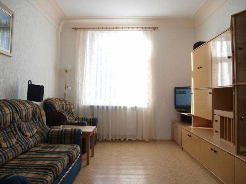 Apartments for sale. 3 rooms, 66 m², 2nd floor/4 floors. 8, Zaporozhskaya, Dniprodzerzhynsk. 