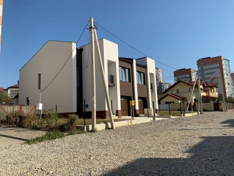 House for sale. 5 rooms, 183 m², 2 floors. Hymnazyonnaya, Ivano-Frankivsk. 