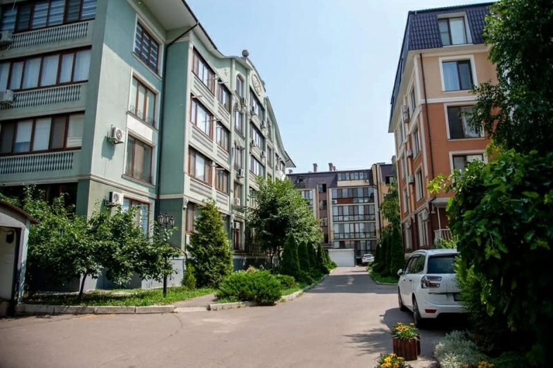 Apartments for sale. 1 room, 43 m², 1st floor/4 floors. 6, Tayrova, Odesa. 