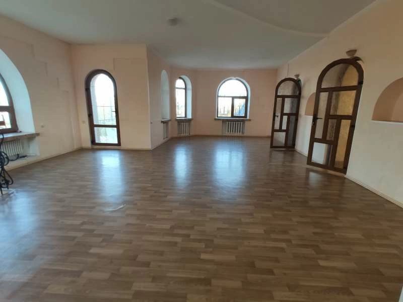 House for sale. 8 rooms, 350 m², 3 floors. Kholodnohorskaya, Kharkiv. 