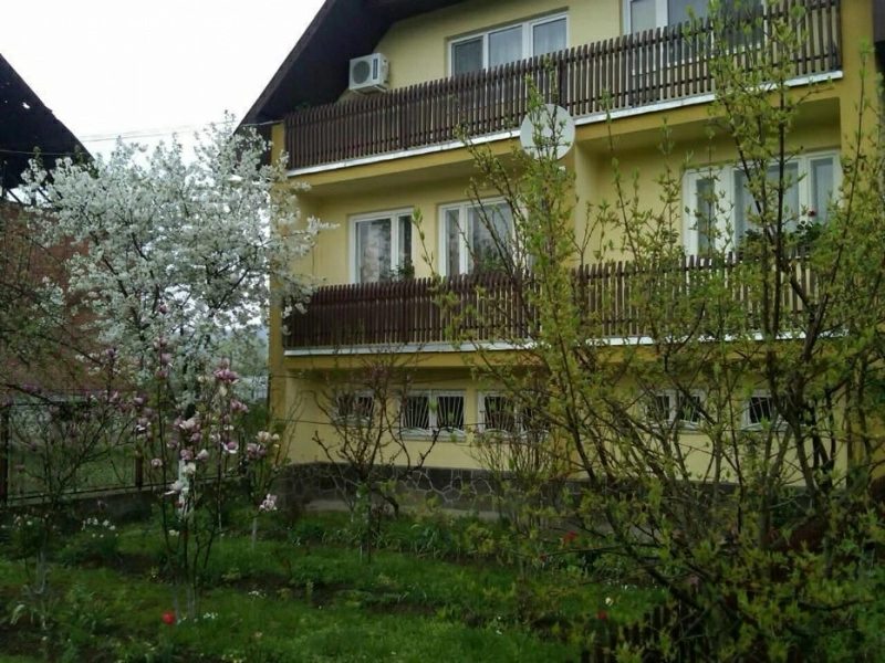 House for sale. 5 rooms, 180 m², 2 floors. 97, Dostoevskoho, Svalyava. 