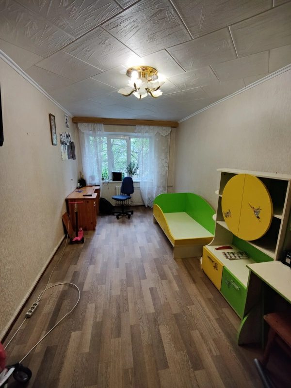 Apartments for sale. 5 rooms, 92 m², 4th floor/5 floors. 20, Heroev Krut, Odesa. 