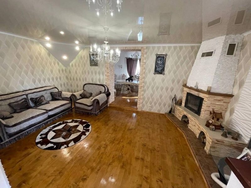 Продажа дома. 5 rooms, 140 m², 1 floor. 64, Надбужна, Червоноград. 
