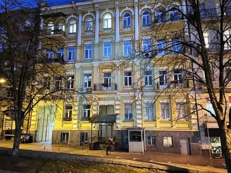 Продаж квартири. 3 rooms, 108 m², 4th floor/4 floors. 15, Антоновича Володимира 15, Київ. 