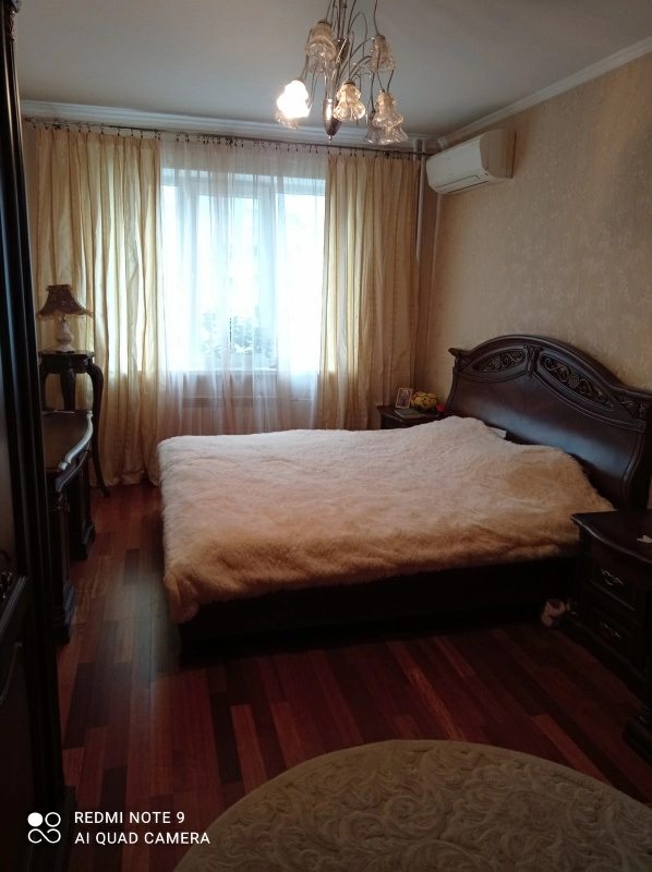 Apartments for sale. 2 rooms, 68 m², 6th floor/16 floors. Liskivska, Kyiv. 