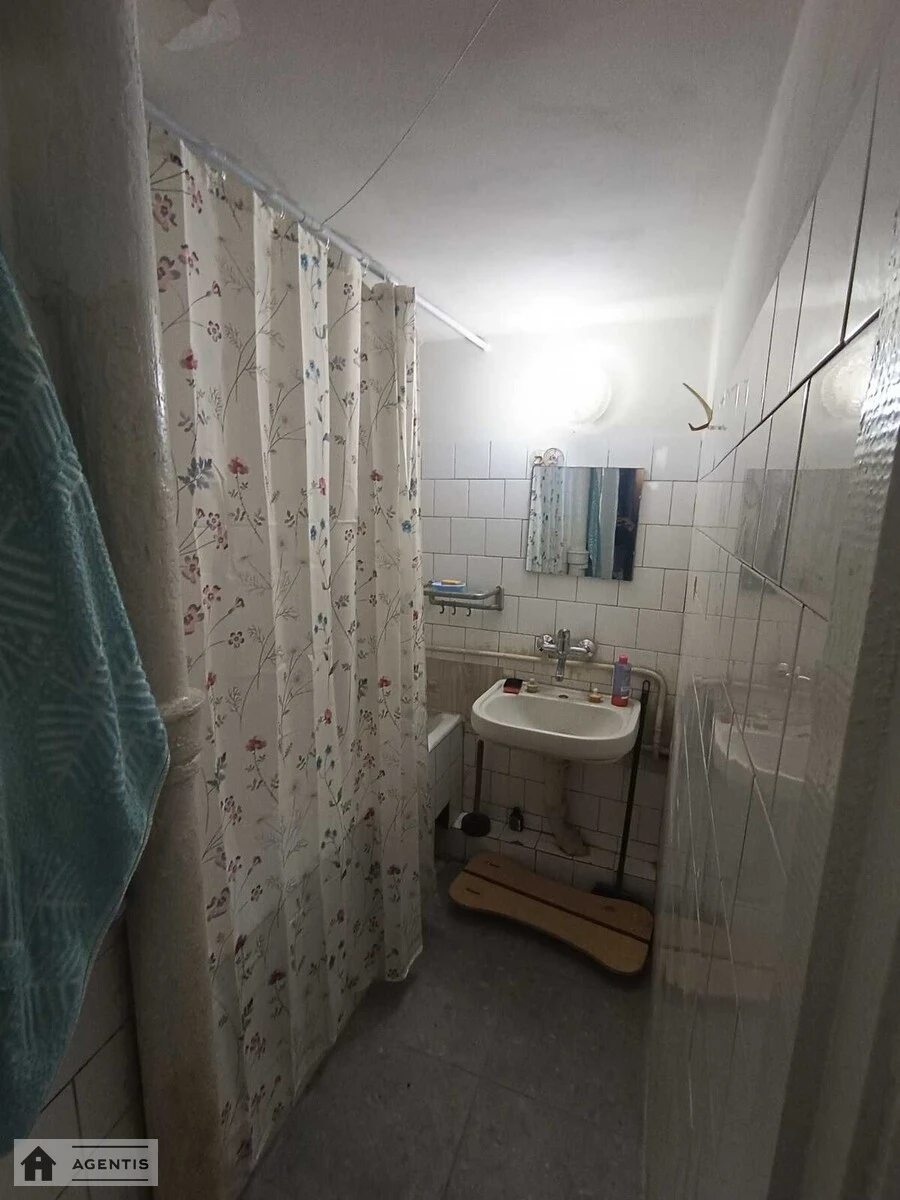 Apartment for rent. 2 rooms, 52 m², 1st floor/4 floors. 11, Prorizna 11, Kyiv. 