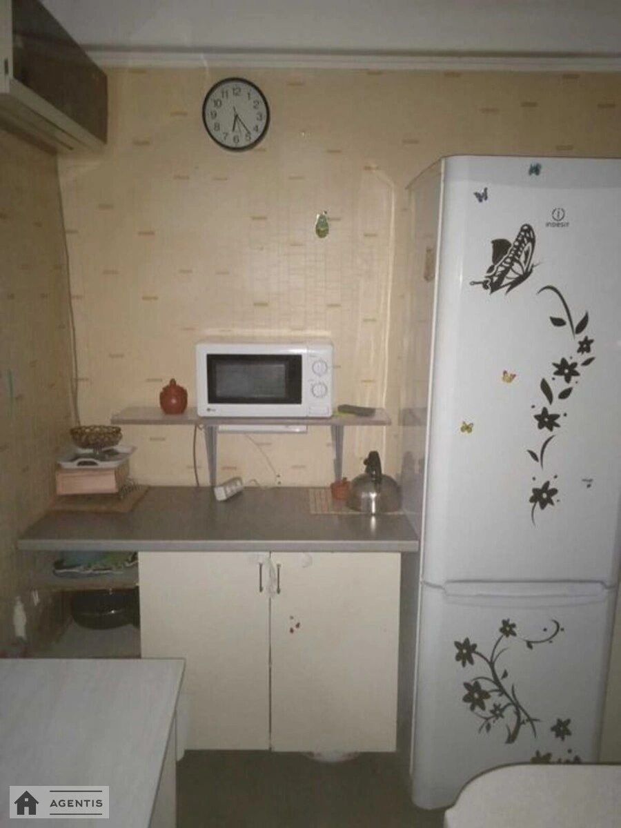 Apartment for rent. 2 rooms, 35 m², 9th floor/9 floors. 4, Yordanska vul. Layosha Havro, Kyiv. 