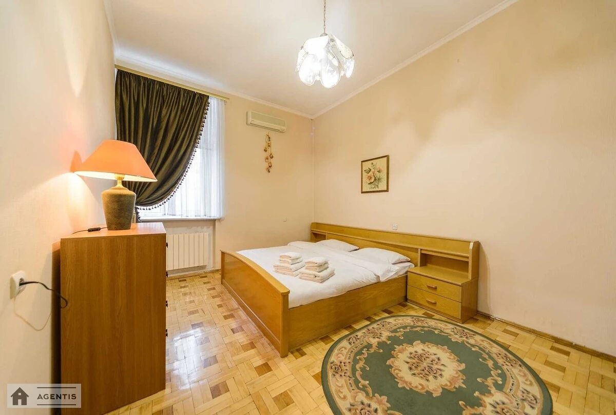 Сдам квартиру. 3 rooms, 124 m², 6th floor/6 floors. 5, Малая Житомирская 5, Киев. 