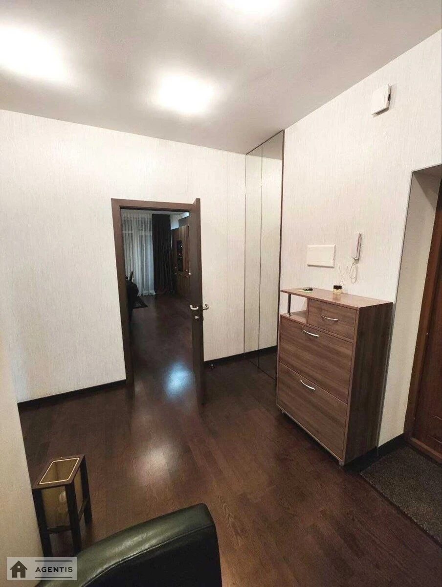 Apartment for rent. 2 rooms, 75 m², 1st floor/5 floors. 108, Zamkovetcka 108, Kyiv. 