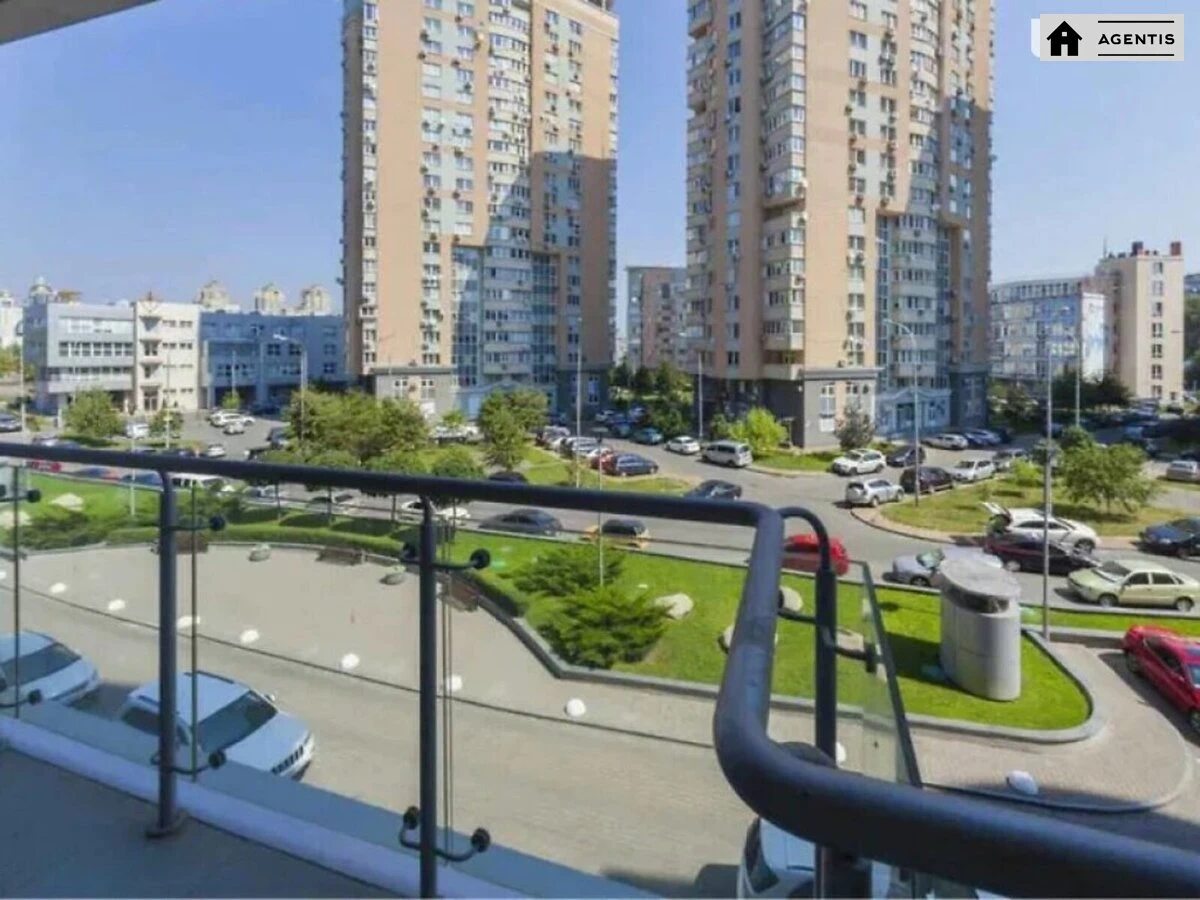 Сдам квартиру. 3 rooms, 100 m², 3rd floor/14 floors. 18, Раїси Окіпної вул., Киев. 