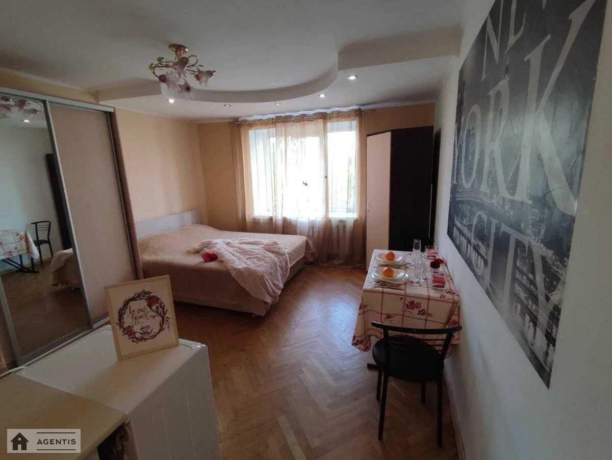 Apartment for rent. 1 room, 25 m², 3rd floor/9 floors. 130, Valeriya Lobanovskoho prosp. Chervonozoryanyy, Kyiv. 