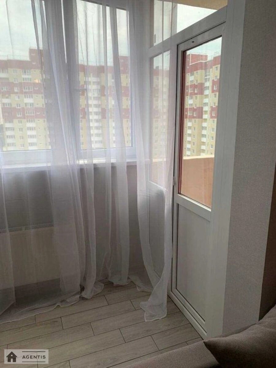 Apartment for rent. 1 room, 28 m², 20 floor/25 floors. Yasynuvatskiy, Kyiv. 