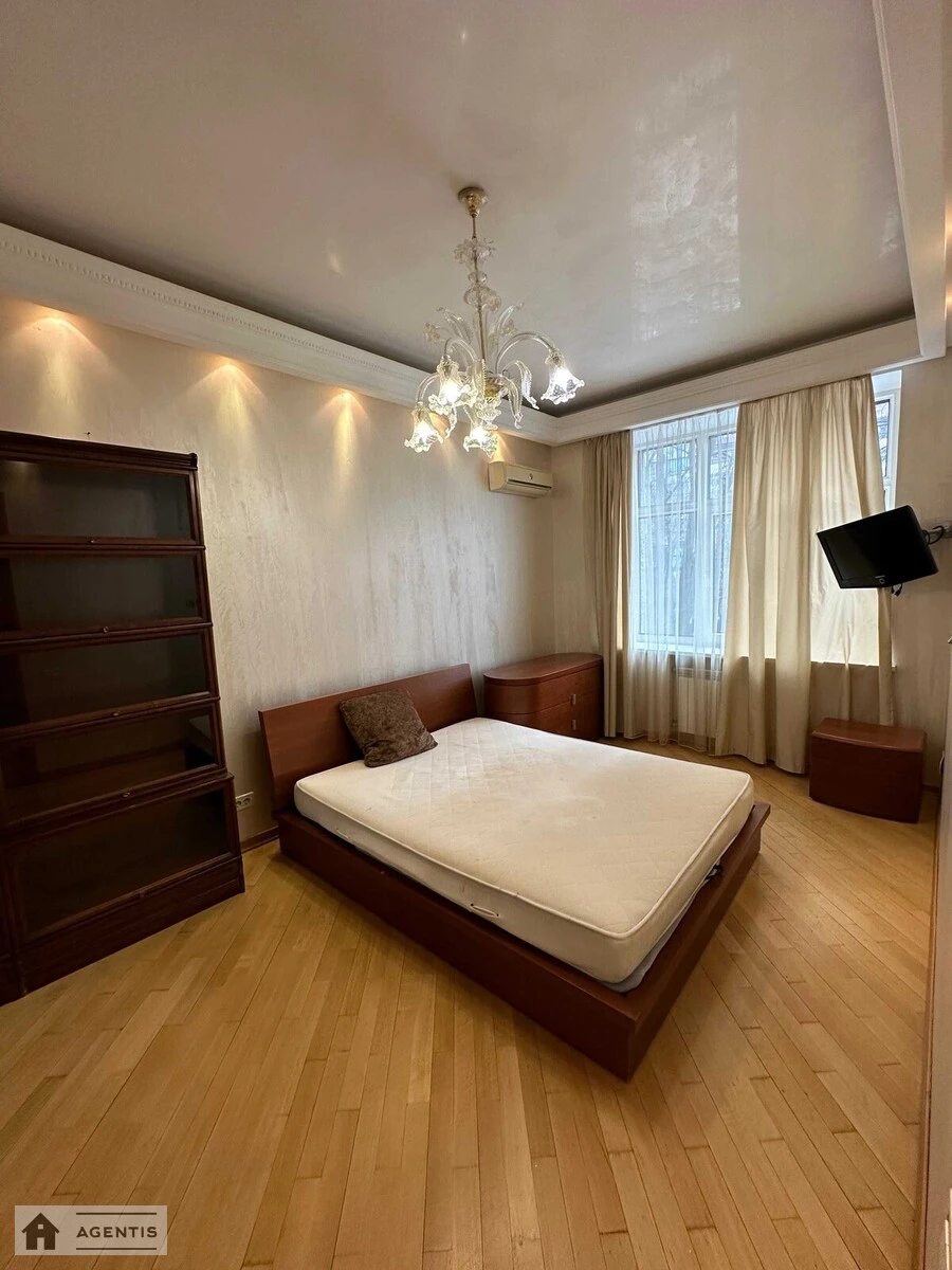 Сдам квартиру. 3 rooms, 110 m², 4th floor/5 floors. 16, Институтская 16, Киев. 