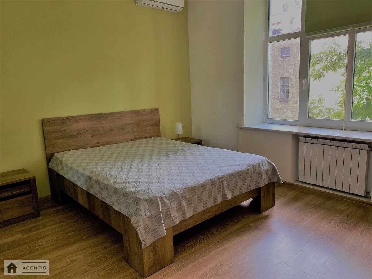 Сдам квартиру. 3 rooms, 85 m², 3rd floor/4 floors. 6, Костельная 6, Киев. 