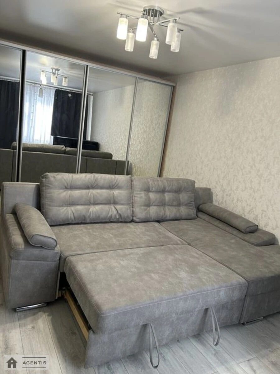 Apartment for rent. 1 room, 37 m², 4th floor/7 floors. 75, Stecenka 75, Kyiv. 