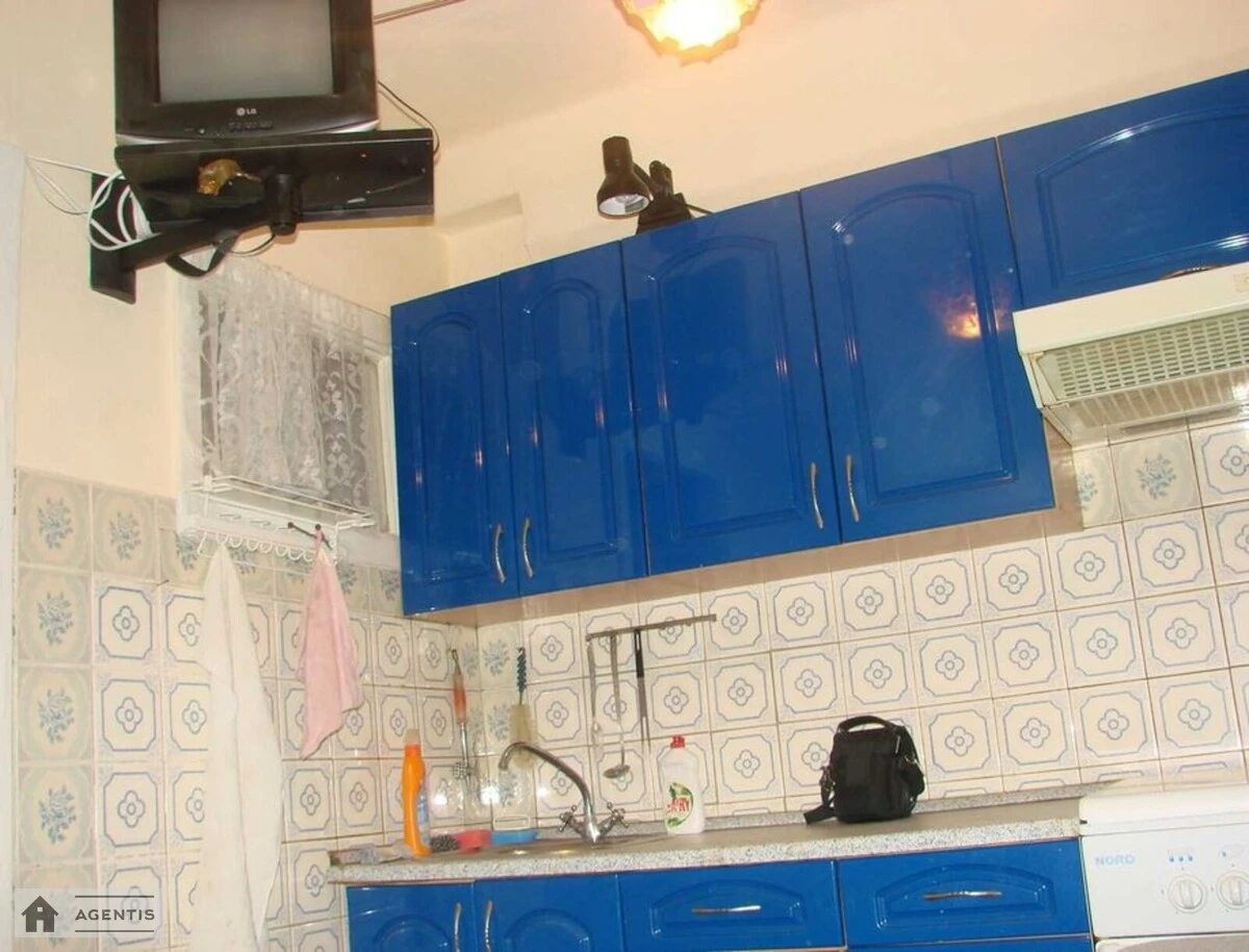 Apartment for rent. 1 room, 30 m², 3rd floor/9 floors. 28, Heroyiv polku Azov vul., Kyiv. 