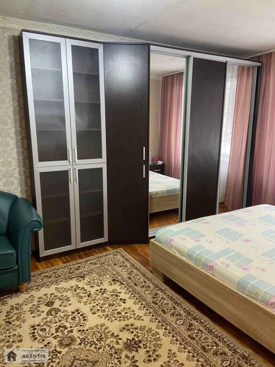 Apartment for rent. 1 room, 30 m², 1st floor/5 floors. 3, Oleny Telihy vul., Kyiv. 